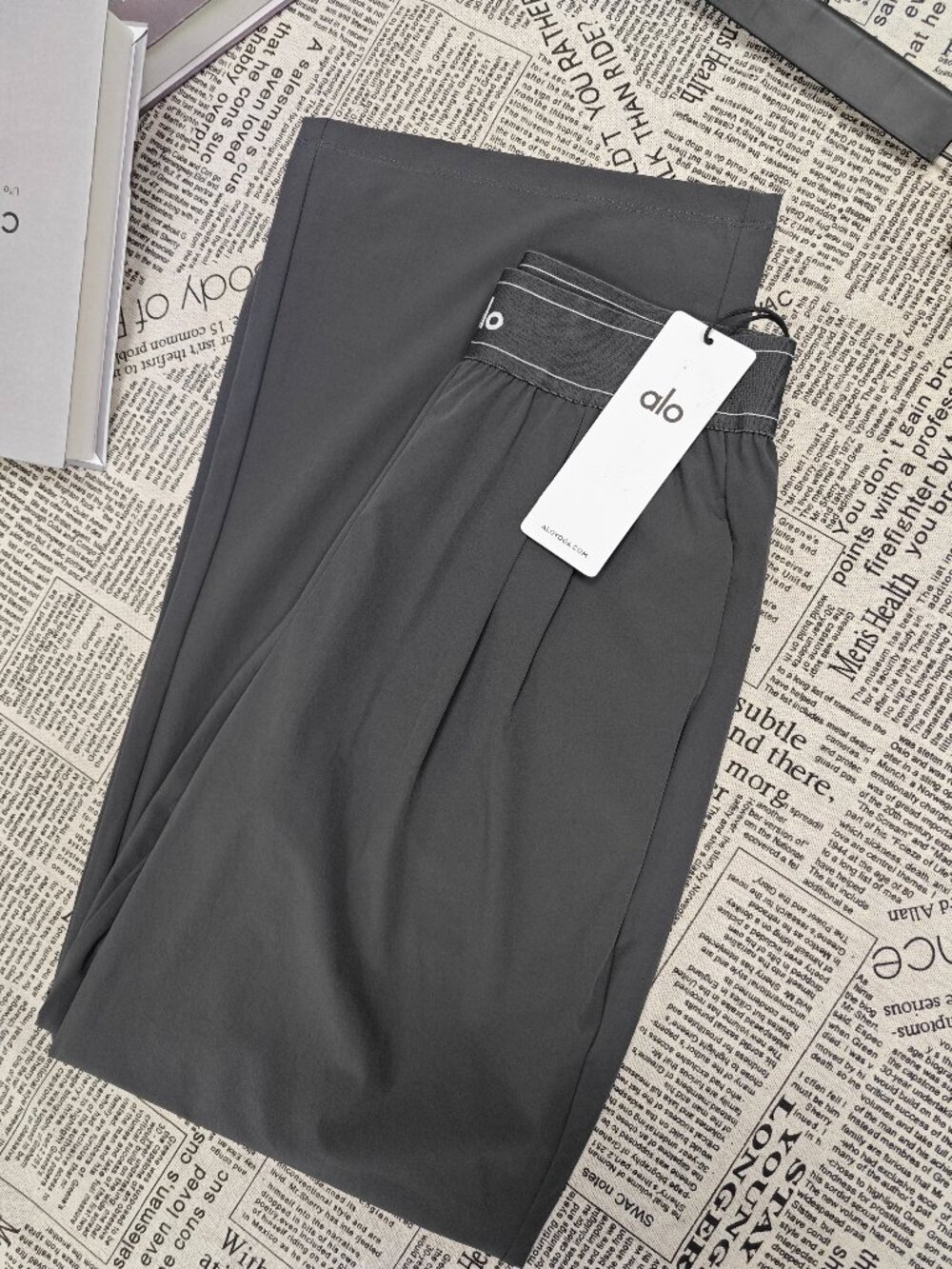 ALO Yoga Dark Grey🍩Women's Relaxed Fit Suit Up Pants | Regular NWT - Picture 7 of 8